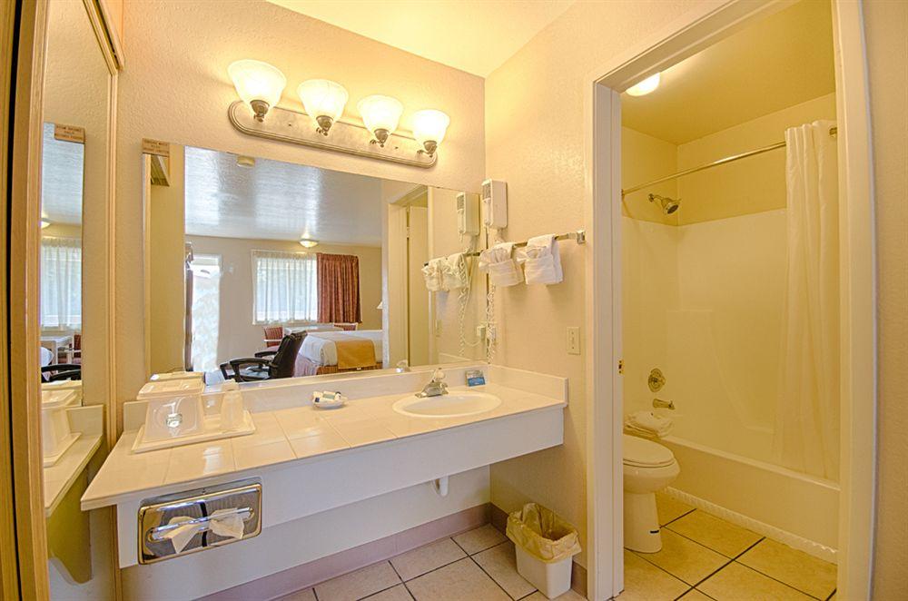 Pacific Inn Monterey Bagian luar foto