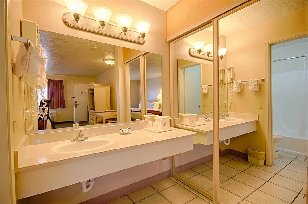 Pacific Inn Monterey Bagian luar foto