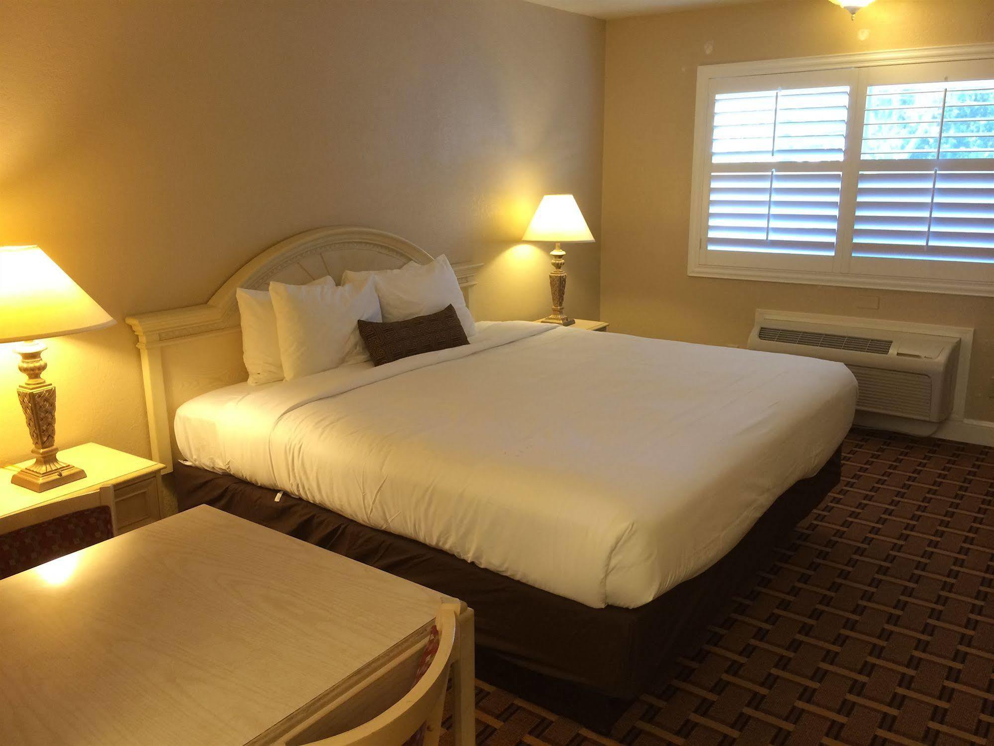 Pacific Inn Monterey Bagian luar foto